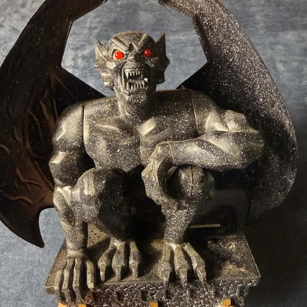 Disney Gargoyles Animated Goliath Motion-Activated Statue